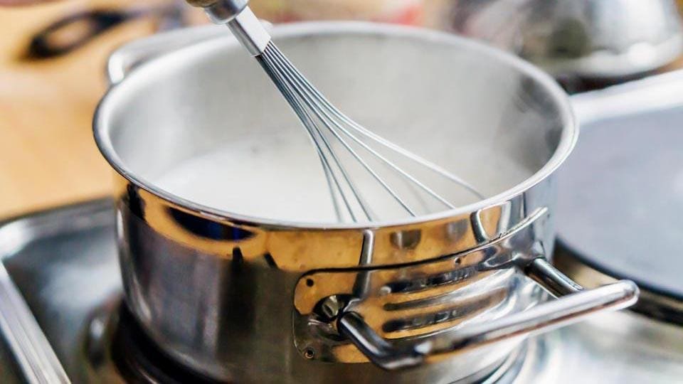 hướng dẫn hâm nóng sữa tươi tại nhà mà vẫn giữ nguyên chất lượng